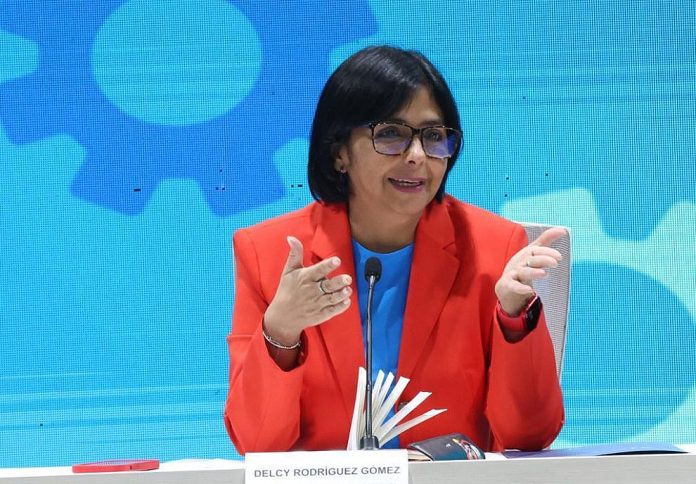 Vicepresidenta Delcy Rodríguez debate estrategias económicas con expertos internacionales para combatir el bloqueo